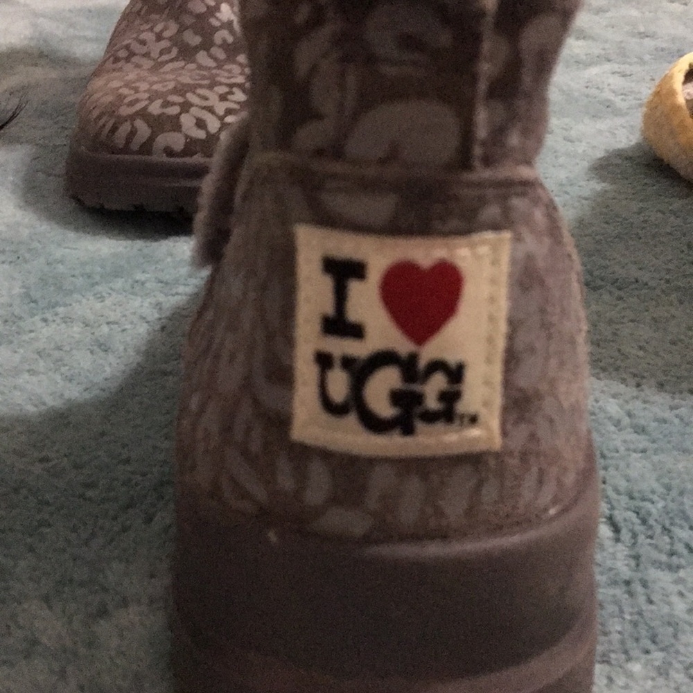 Uggs - Picture 4 of 4